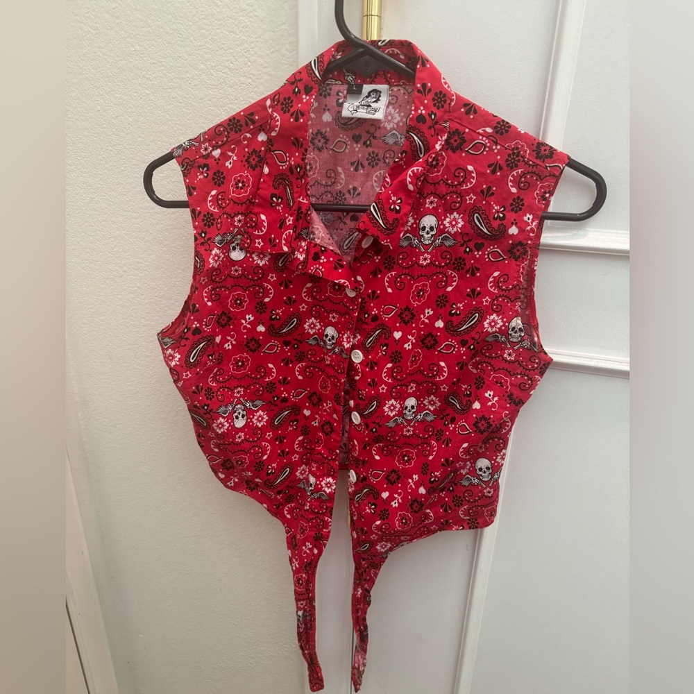 Red Paisley Skull Print Women's Tie Up Shirt